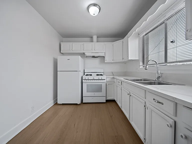 1033 N Edgemont St #1/2 — Photo 11
