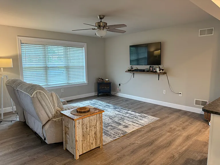 4 Pacific Blvd — Photo 3