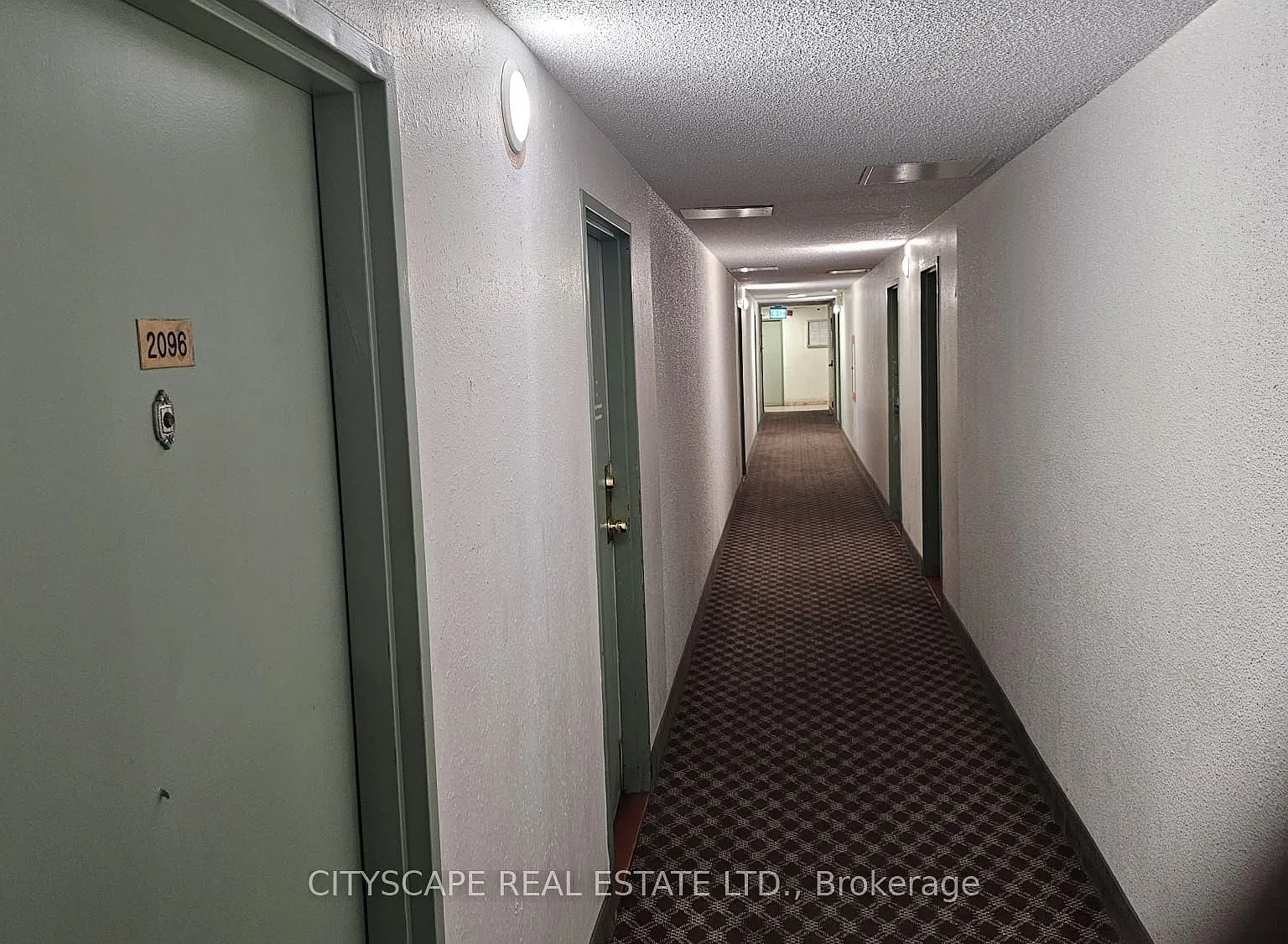 York Condominium — Photo 3