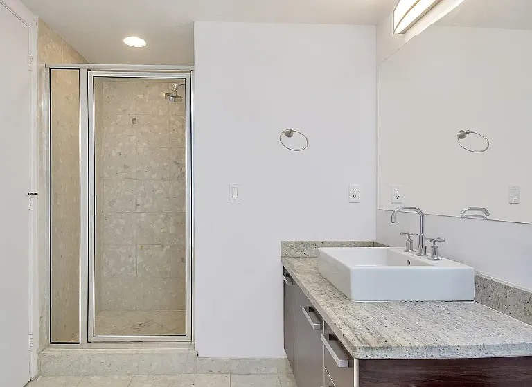 185 SW 7th St #1500 — Photo 11