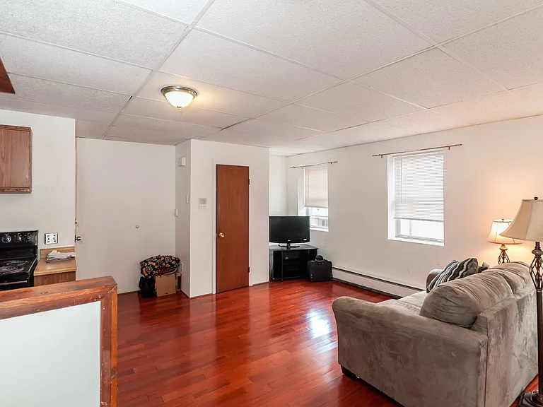 1324 E Carson Street — Photo 4