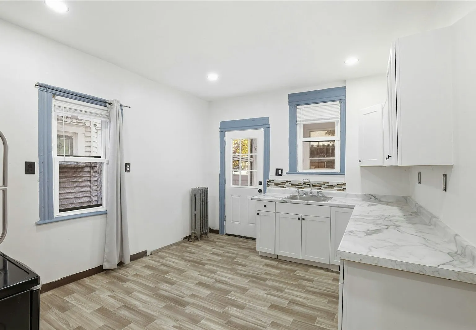 940 Monroe Avenue — Photo 4