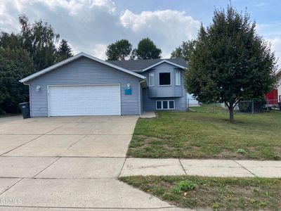 2605 9th Ave NW, Mandan, ND, 58554
