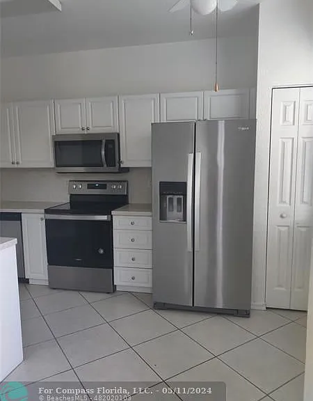4047 NW 92nd Ave — Photo 4