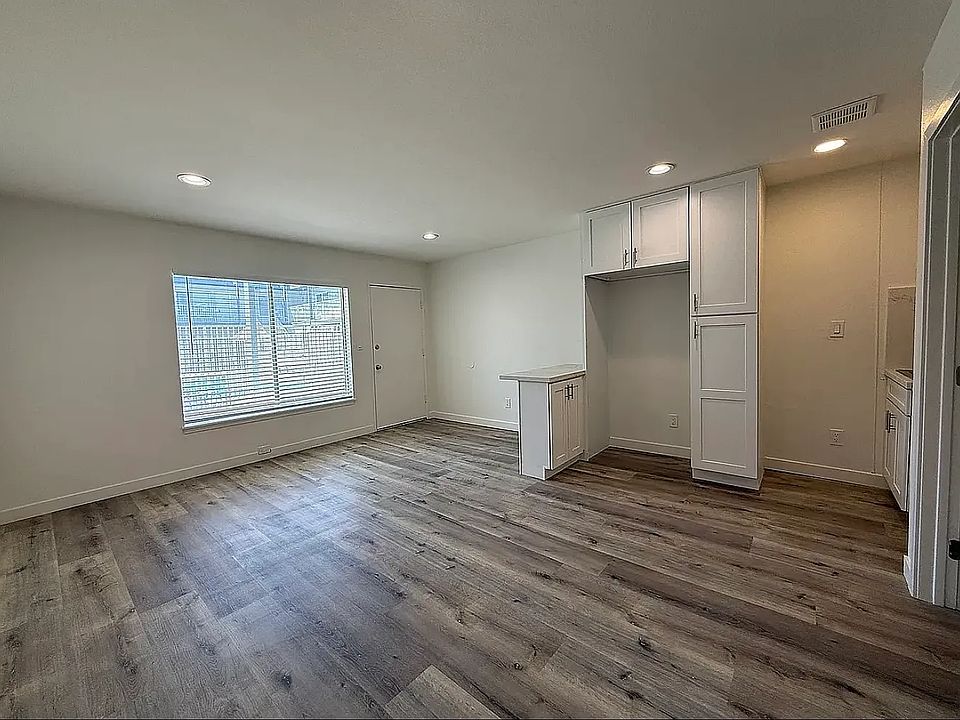 2nd image of 201 10th St APT 15