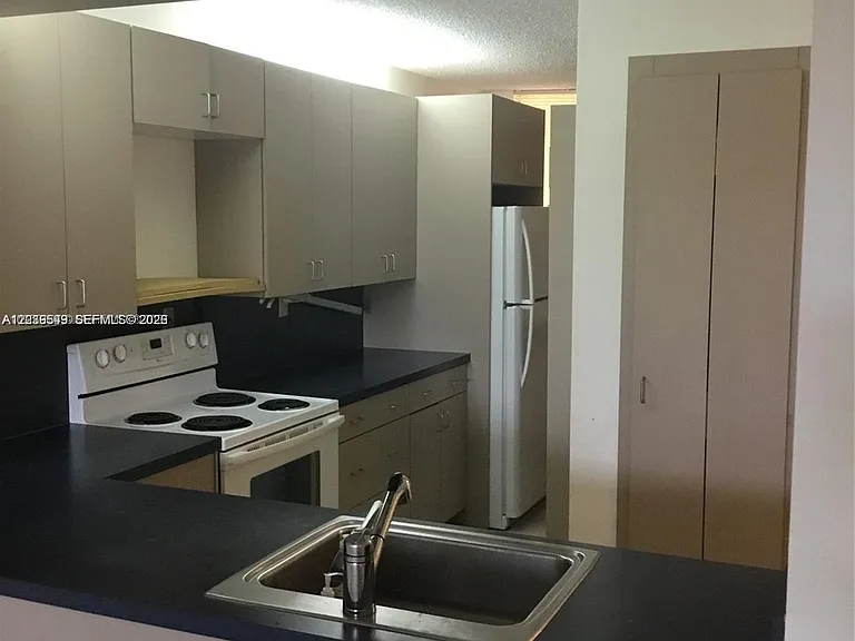 6800 Cypress Rd #411 — Photo 3