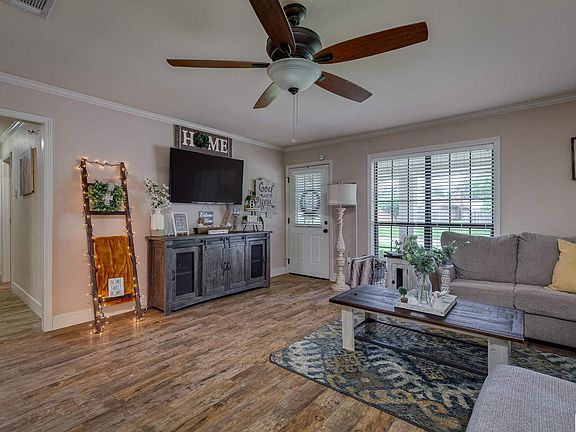 3rd image of 202 Green Forest Dr
