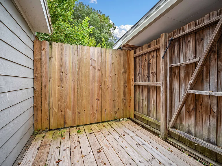 5609 Bentley Ct — Photo 27