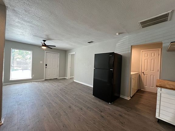 5th image of 1161 W Long St