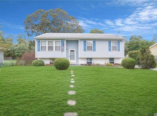 45 Carver Blvd, Bellport, NY 11713
