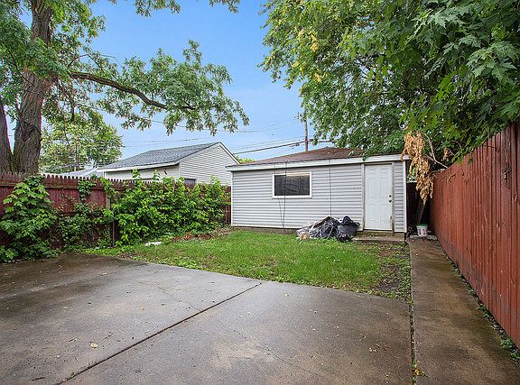 2nd image of 5821 S Fairfield Ave