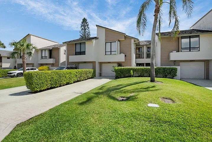 3 bed, 2105 sqft, $3,800 — Photo 2