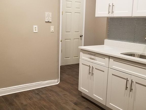 3rd image of 2832 W 35th St APT 2F