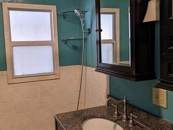 3rd image of 102 E Lincoln Ave