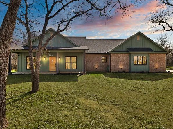 230 Silver Lakes Dr, Sunset, TX 76270