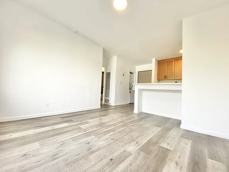 1240 S Bronson Ave #9 — Photo 5