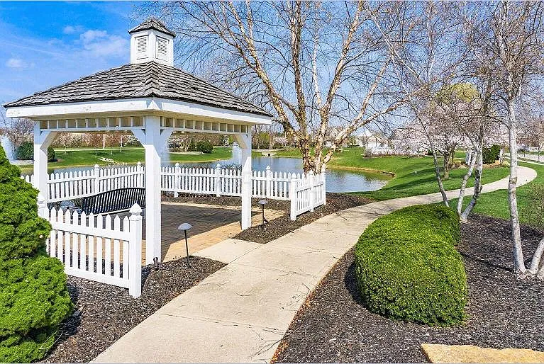 5694 Stearns Rd — Photo 38