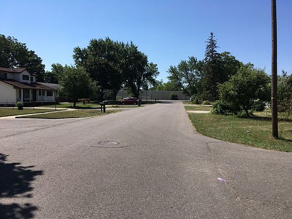 5th image of 551 Oaklawn Ave