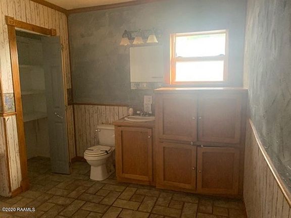 5th image of 1004 Loraine St