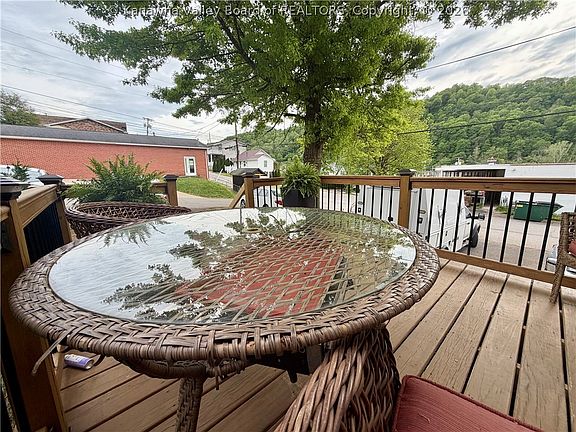 4th image of 621 Hopkins Ave #6