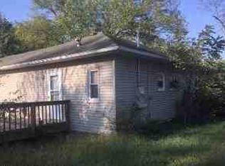 302 S Snider St, Christopher, IL 62822