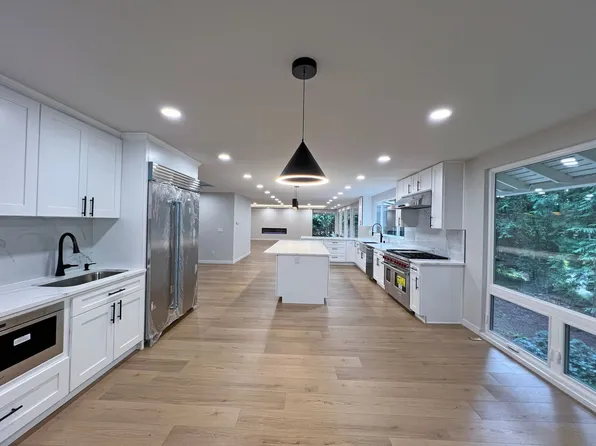 105 Cedar Crest Ln, Bellevue, WA 98004