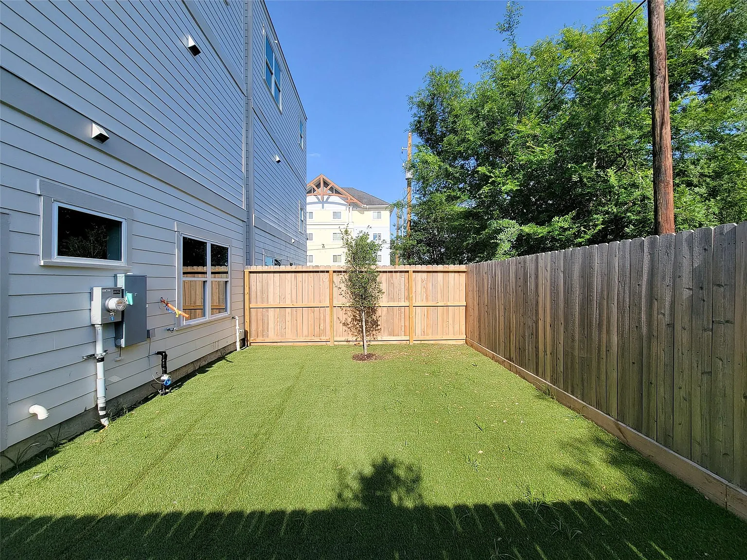 3 bed, 3.5 bath, 2145 sqft, $2,900 — Photo 3
