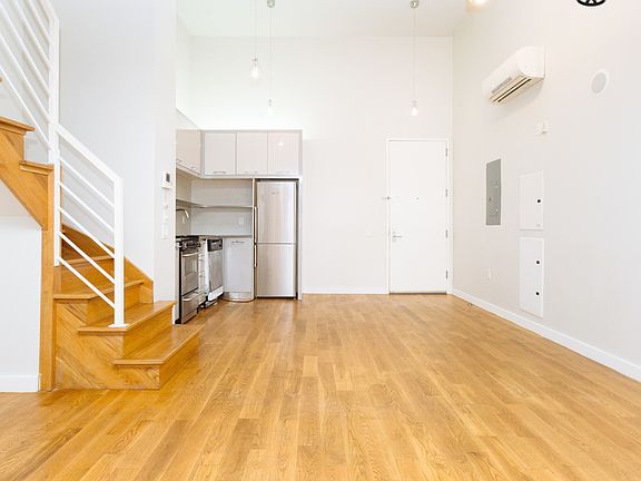2nd image of 96 Dupont St #2EL