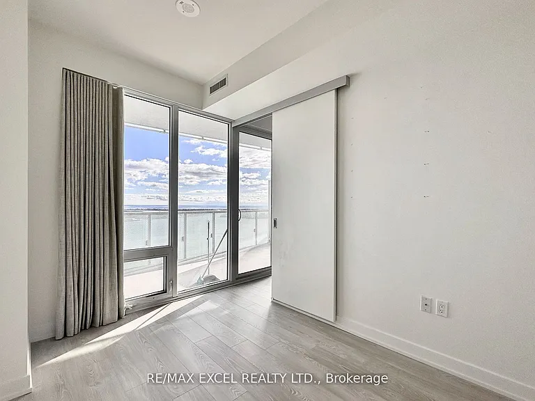 15 Queens Quay E #3101 — Photo 24