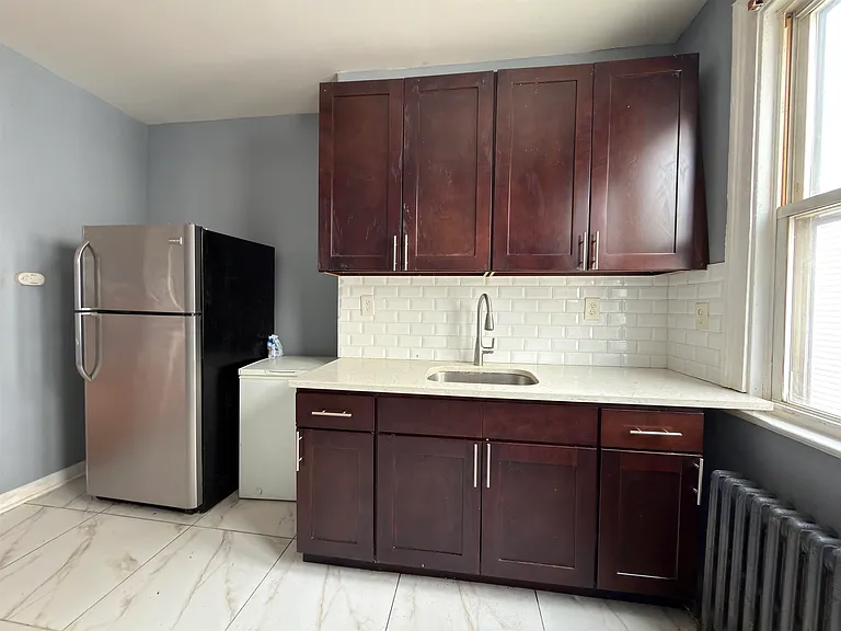 225 Lembeck Ave #2 — Photo 9