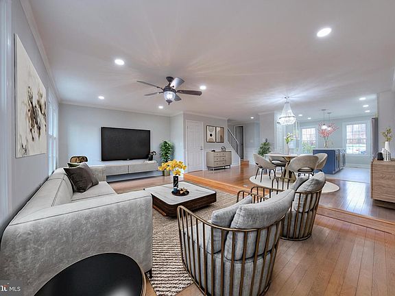 4th image of 3154 Stratford Ct