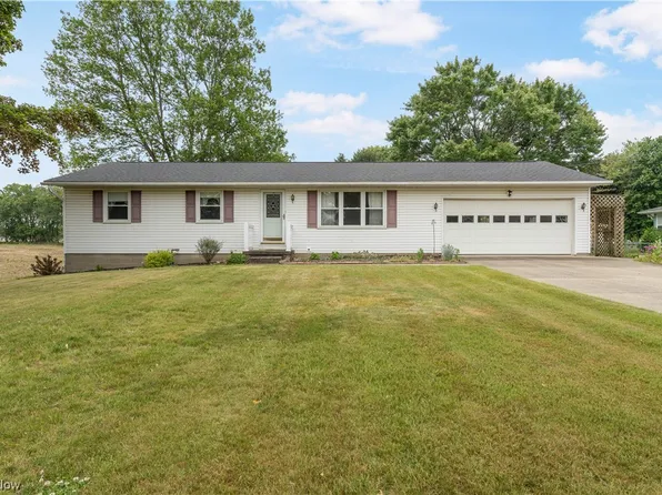 1054 Chaparrel Rd SW, Hartville, OH 44632