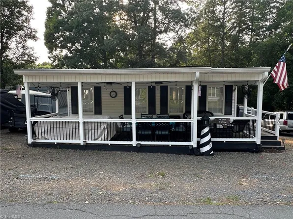 138 Marina Dr, New London, NC 28127