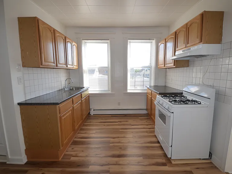 169-171 Avenue F3C #3C — Photo 2