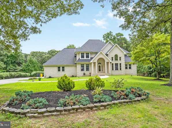 143 Lake Shore Dr, Pasadena, MD 21122