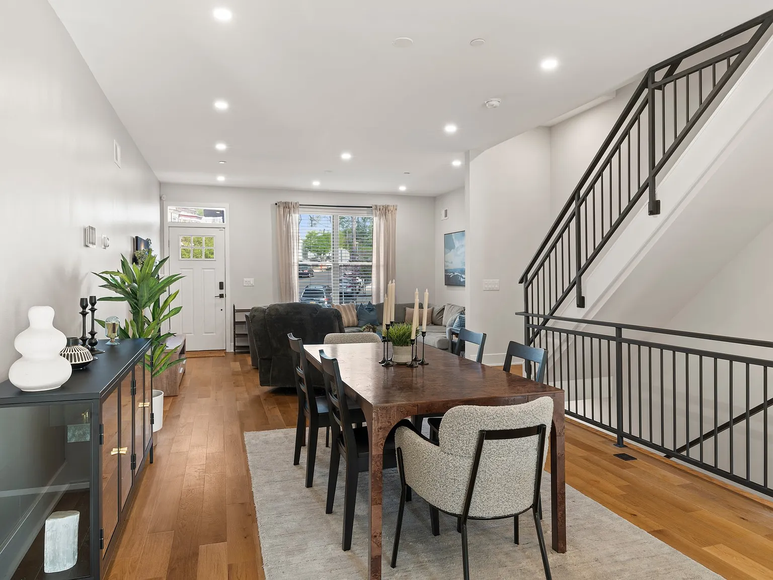 4 bed, 2300 sqft, $6,500 — Photo 4