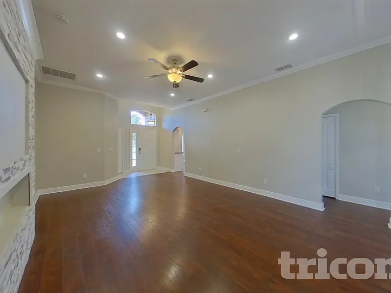 15206 Markham Dr — Photo 4