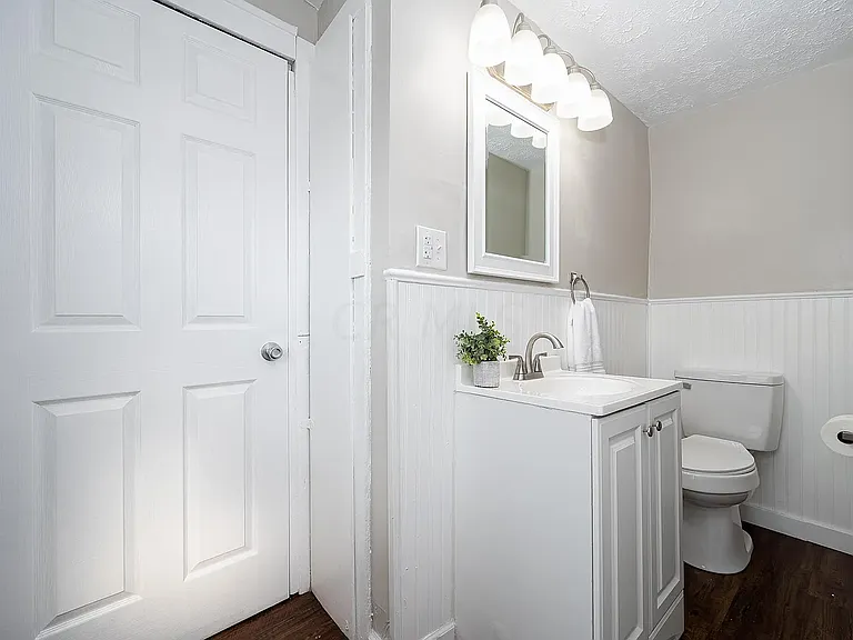 1132 Peters Ave — Photo 4