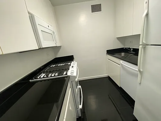 Rented by Solow Realty | media 26