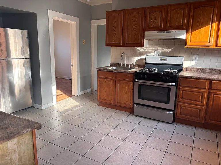 18 Esther St #3 — Photo 3