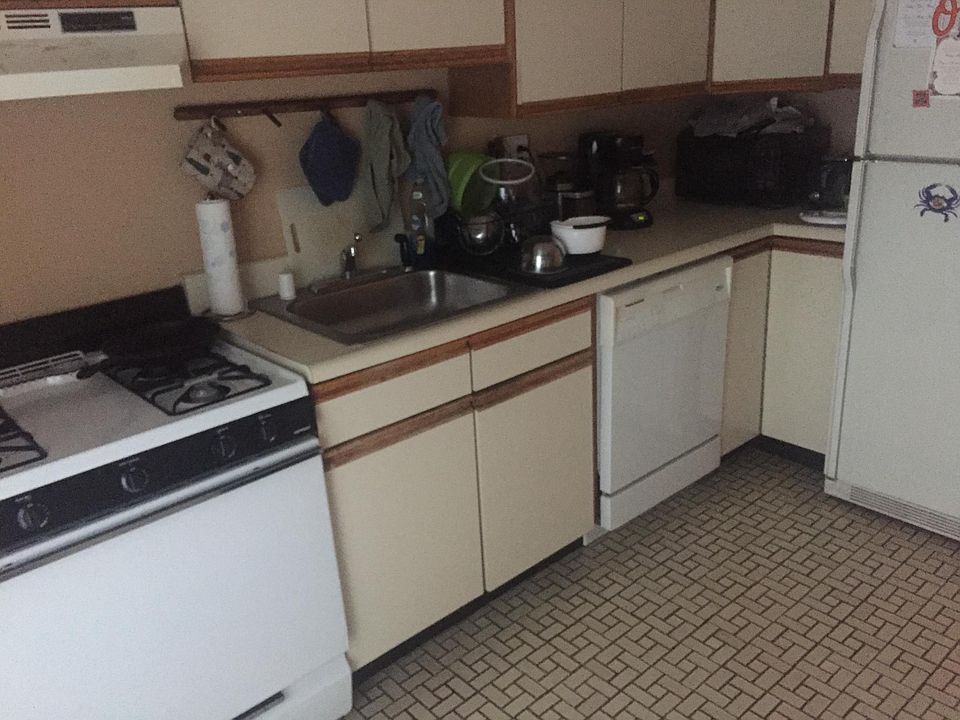 2nd image of 1220 Battery Ave