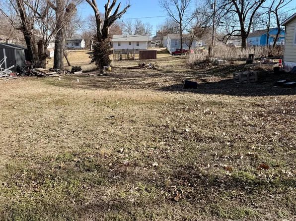 630 N Lyon Ave, Marshall, MO 65340