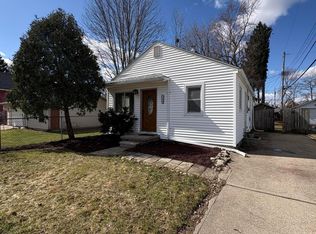 216 Haze St, Lansing, MI 48917