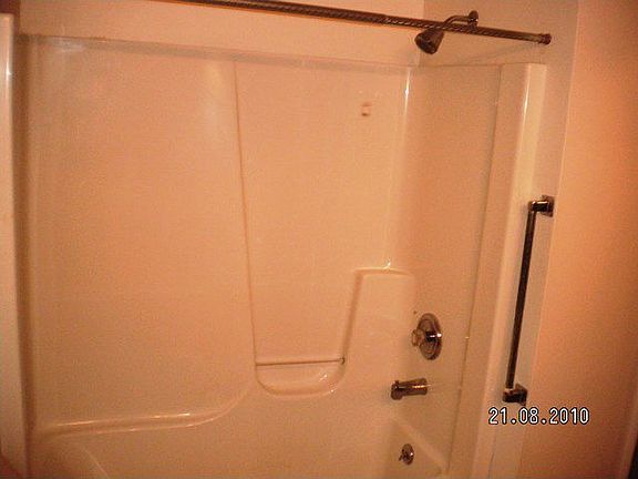 Tub/shower In Bathroom