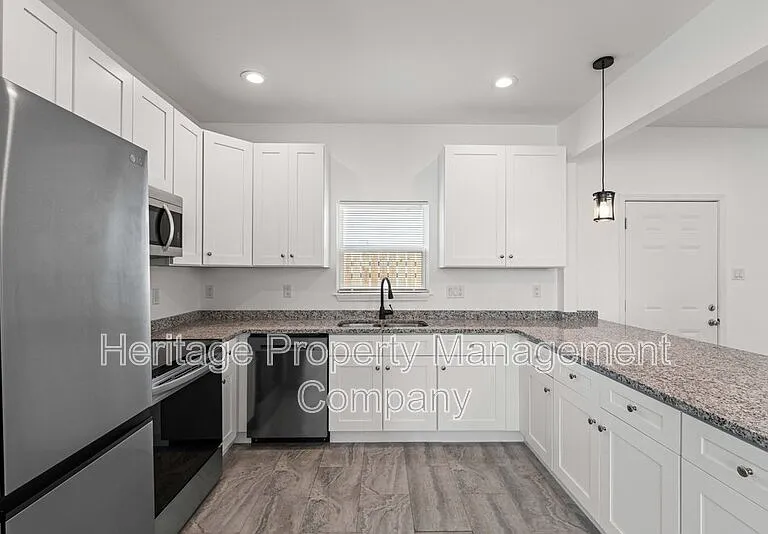323 Gabriel #1-unit 101 — Photo 8