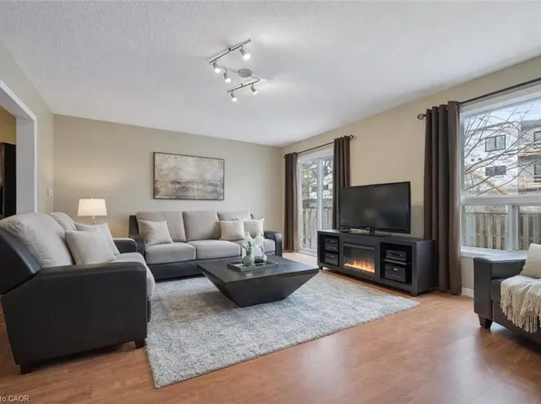 210 Dawn Ave #38, Guelph, ON N1G 5L5