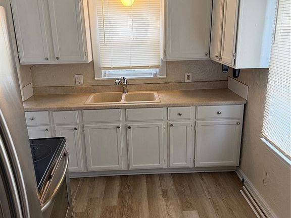 5th image of 1120 Stoner St