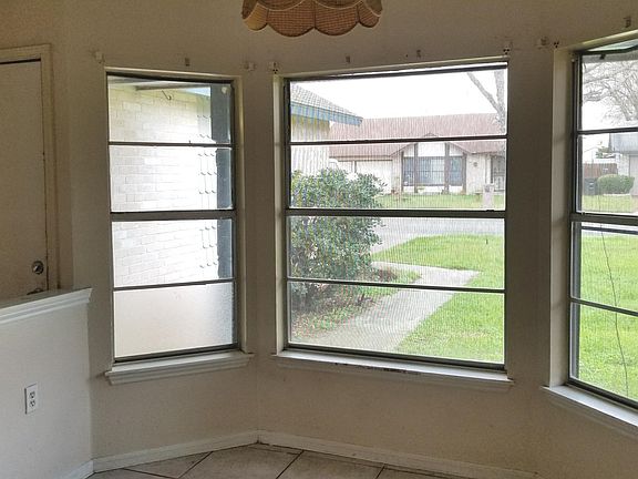 3rd image of 6026 Whispering Lake St