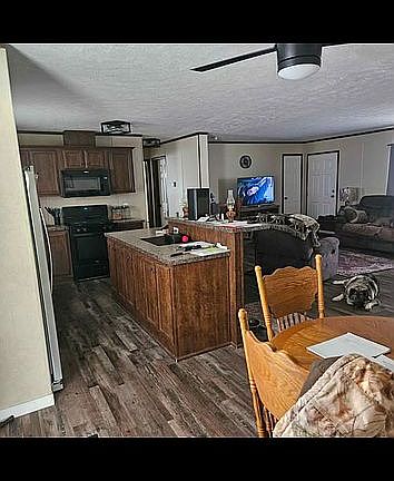 5th image of 389 Van Buren Cir