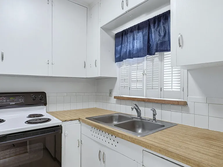 415 Lewis St — Photo 21